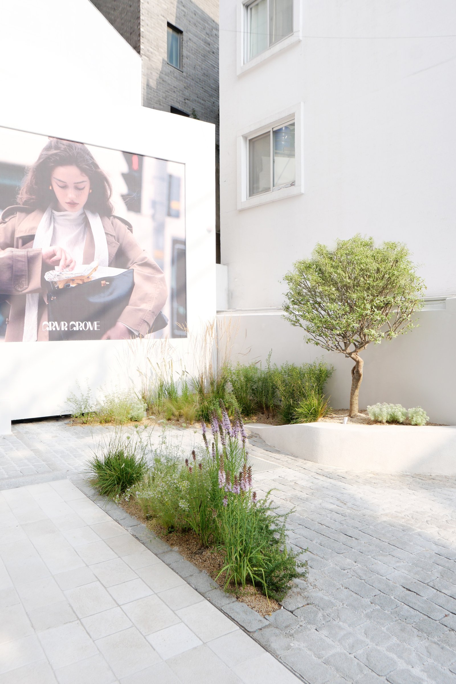 Grove Hannam Showroom — 1F Entrance Garden 4