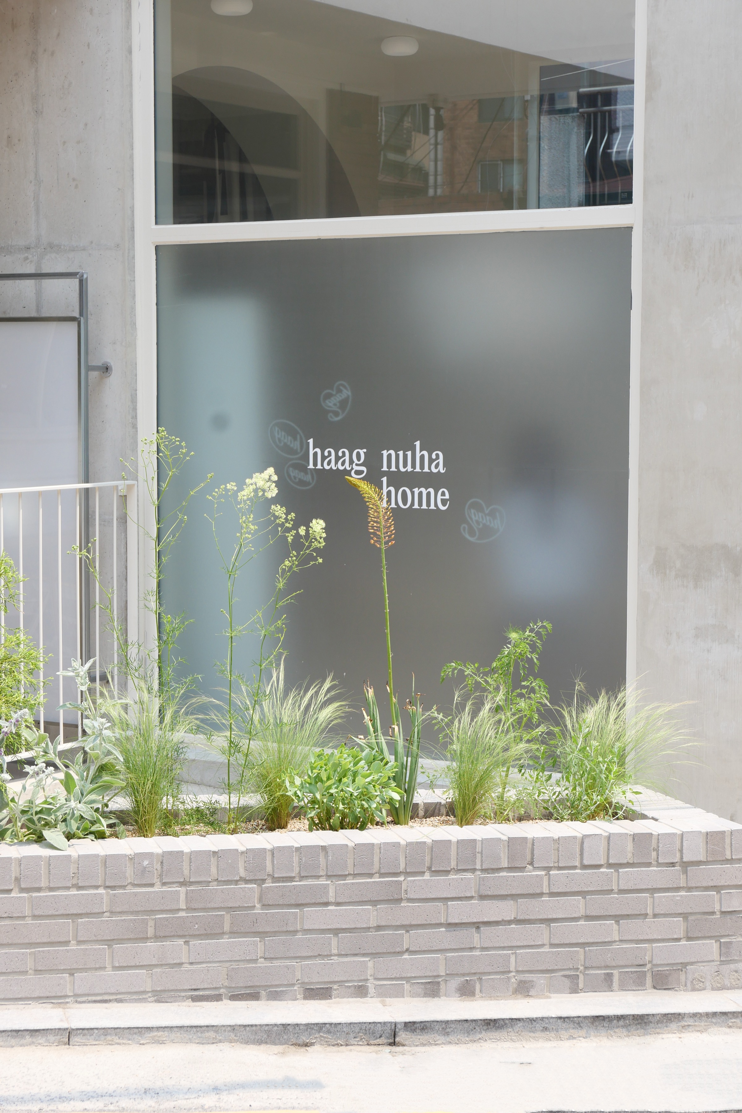 haag nuha home — 9